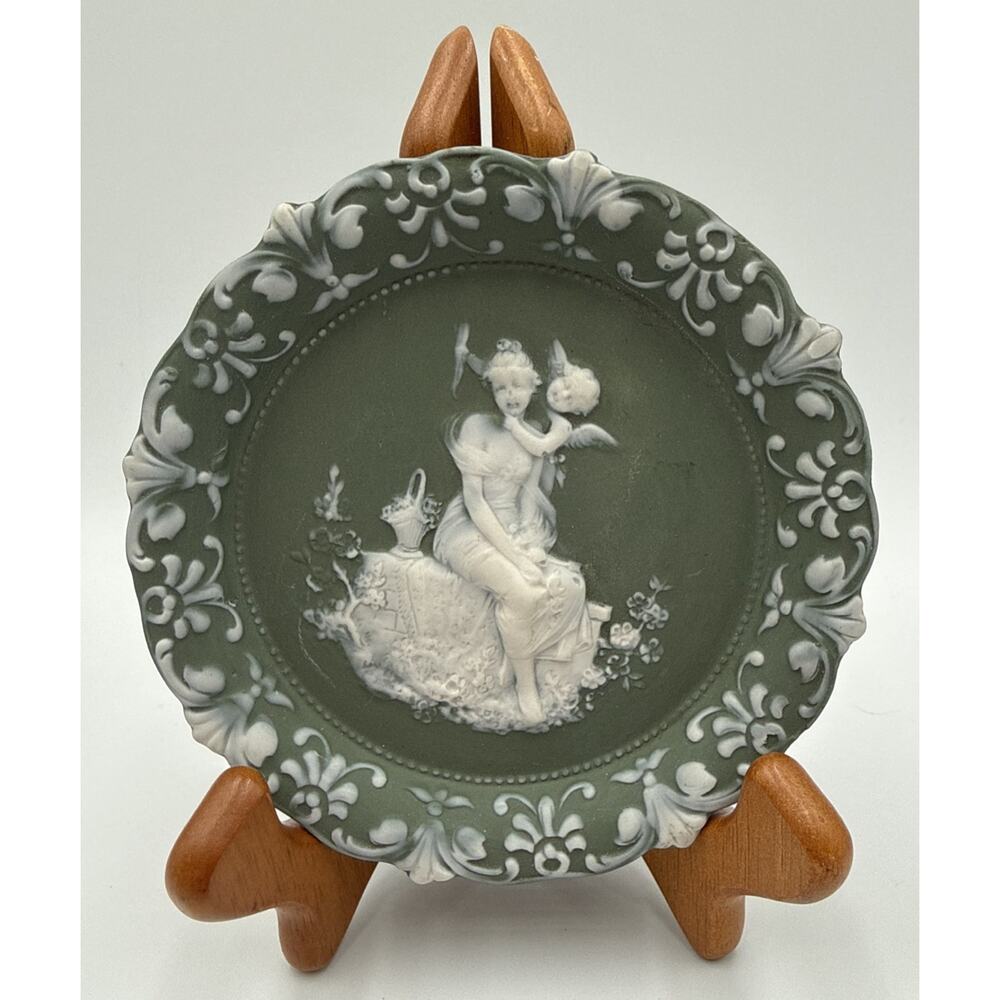 Schafer And Vater 4.5” Green Jasperware Cherub Wall Plaque 3240 Mold 35